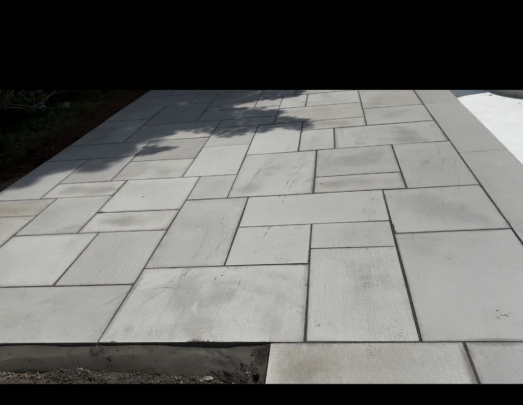 ARCTIC GREY THERMAL PAVERS