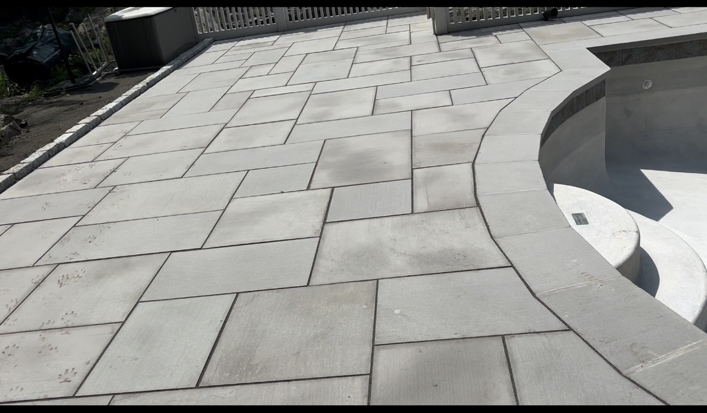 ARCTIC GREY THERMAL PAVERS